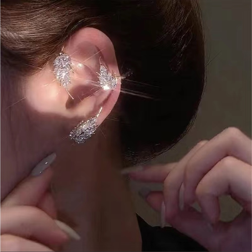 Earring Left Ear - Picture 3 of 5